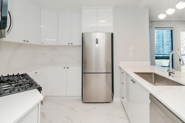 303 1415 W Georgia Street Vancouver, BC - 11