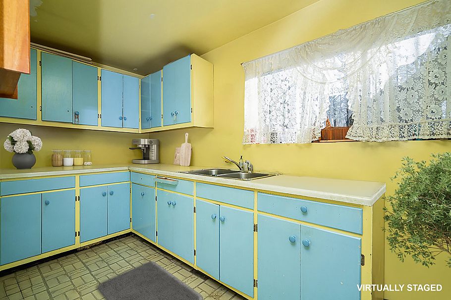 2212 Old Dollarton Road North Vancouver, BC - 24