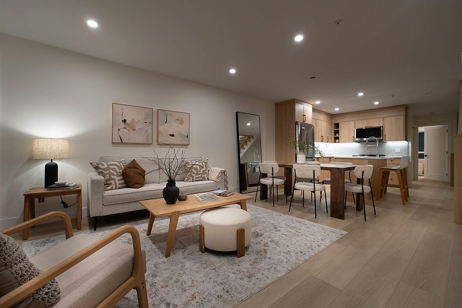 3350 Cobblestone Avenue Vancouver, BC - 1