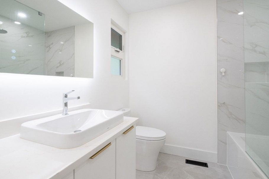 4283 Capilano Road North Vancouver, BC - 31