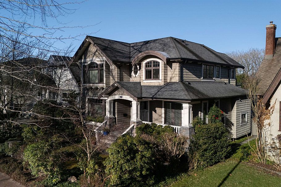 3939 W 14th Avenue Vancouver, BC - 2