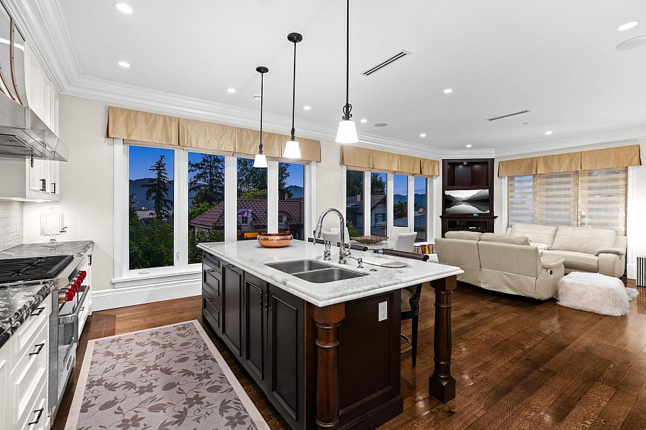 4651 Simpson Avenue Vancouver, BC - 4