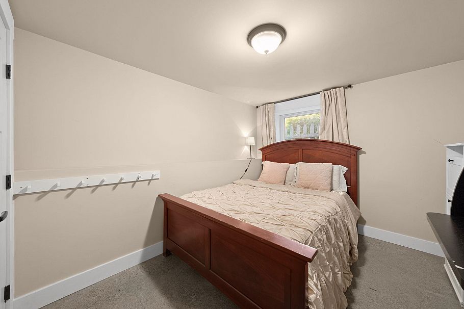 2576 Oxford Street Vancouver, BC - 12