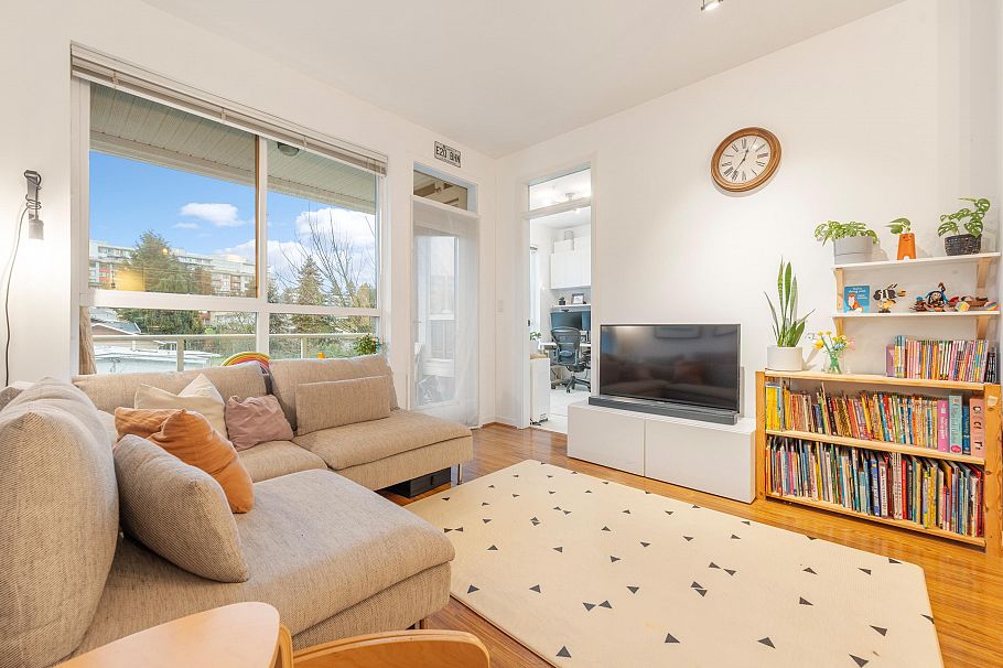 315 3551 Foster Avenue Vancouver, BC - 4