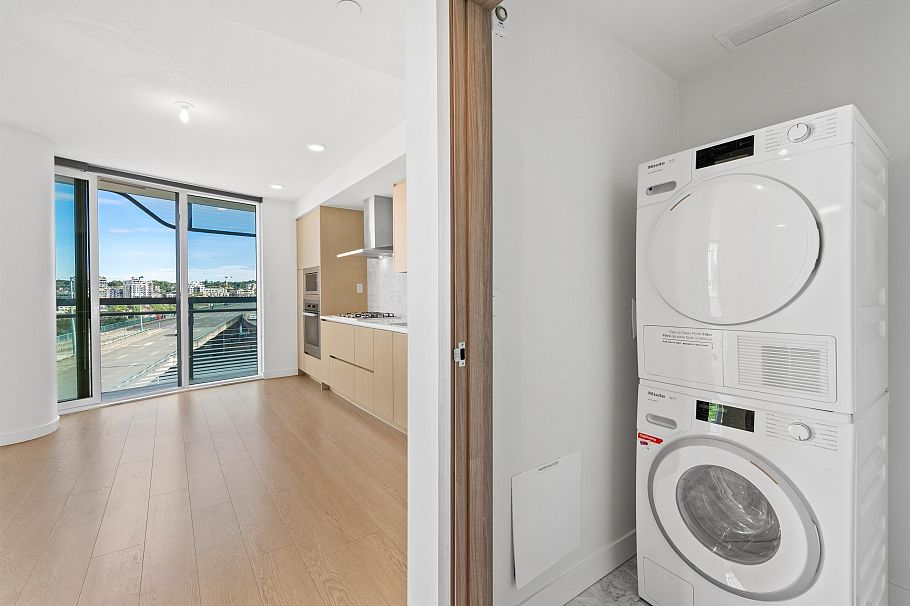 684 87 Nelson Street Vancouver, BC - 19