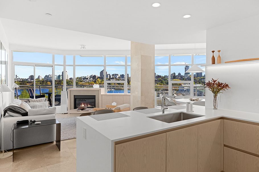 701 628 Kinghorne Mews Vancouver, BC - 1