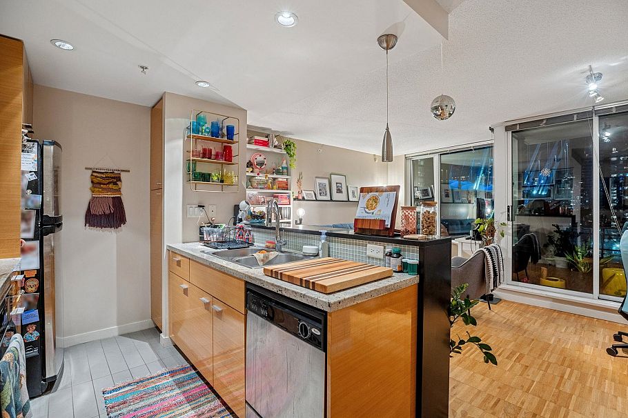 1901 33 Smithe Street Vancouver, BC - 12