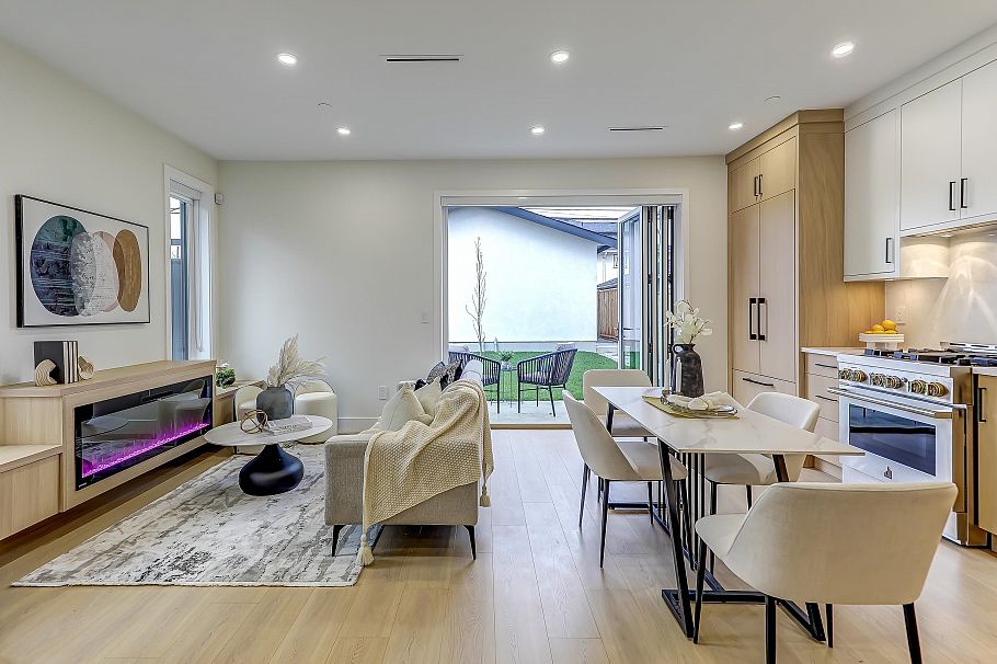 1 3695 E 26 Avenue Vancouver, BC - 3