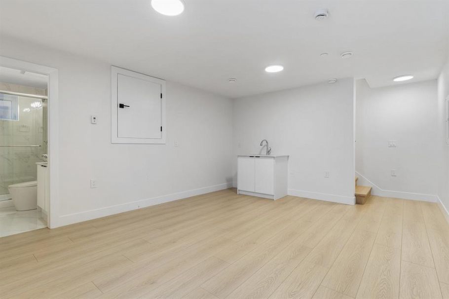 2 1243 Nootka Street Vancouver, BC - 27