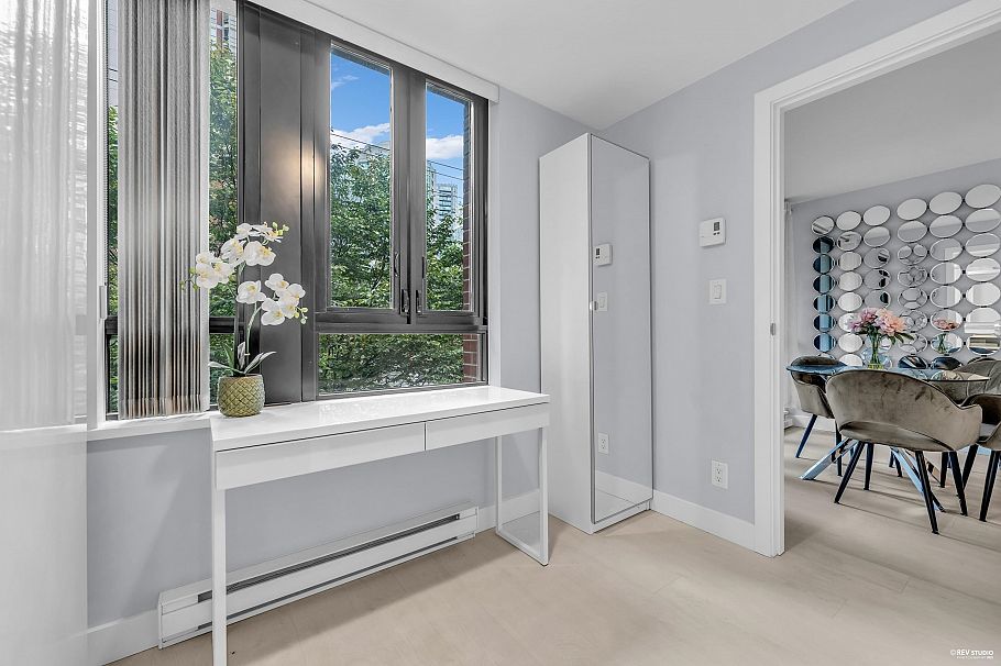 410 909 Mainland Street Vancouver, BC - 4