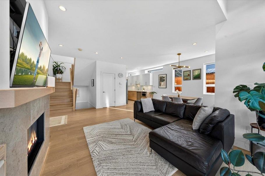 2 252 E 19th Street North Vancouver, BC - 6