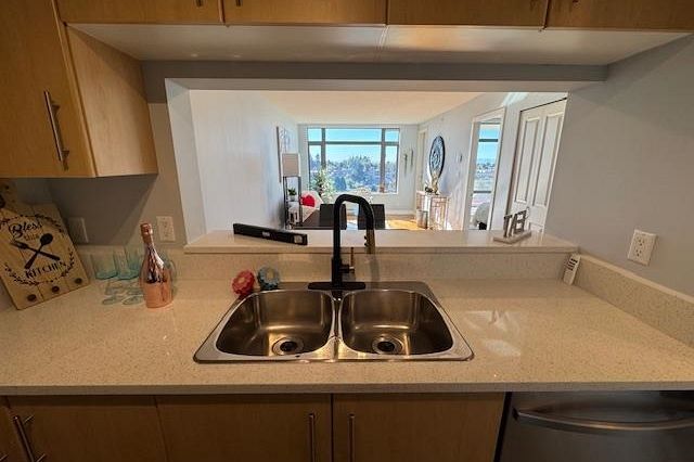 1401 3660 Vanness Avenue Vancouver, BC - 2