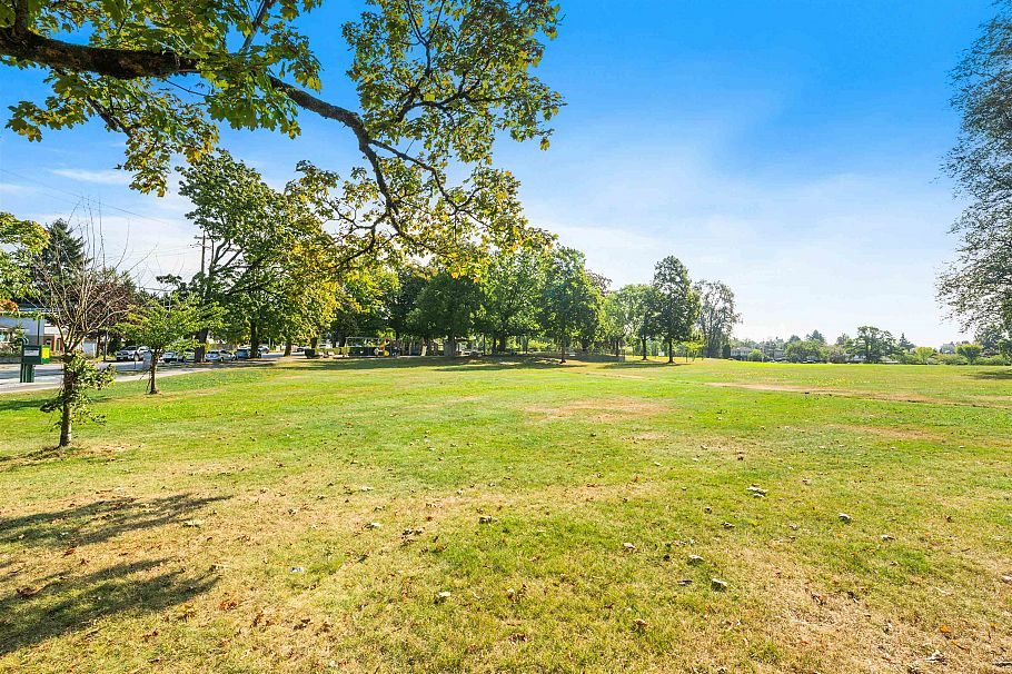 2745 Ward Street Vancouver, BC - 19