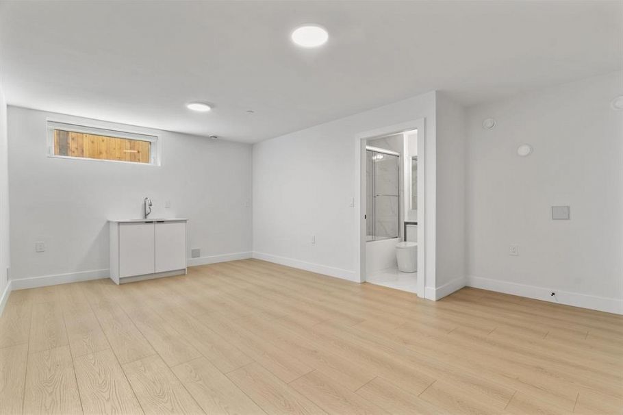 2 1243 Nootka Street Vancouver, BC - 26