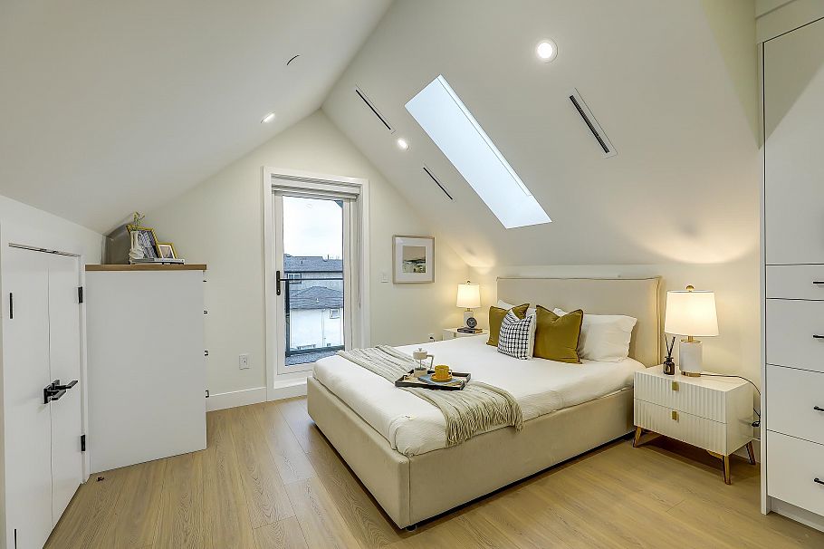 1 3695 E 26 Avenue Vancouver, BC - 27