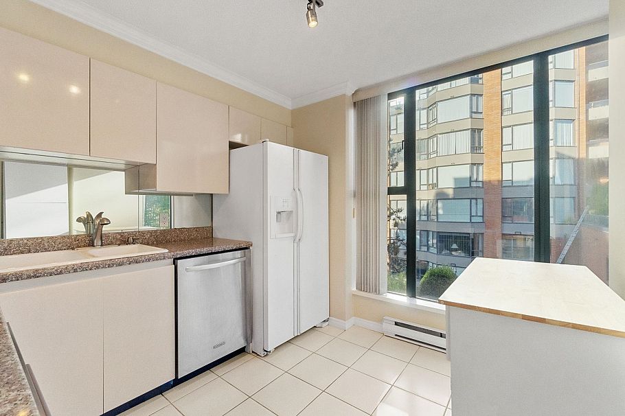 402 1818 Robson Street Vancouver, BC - 14