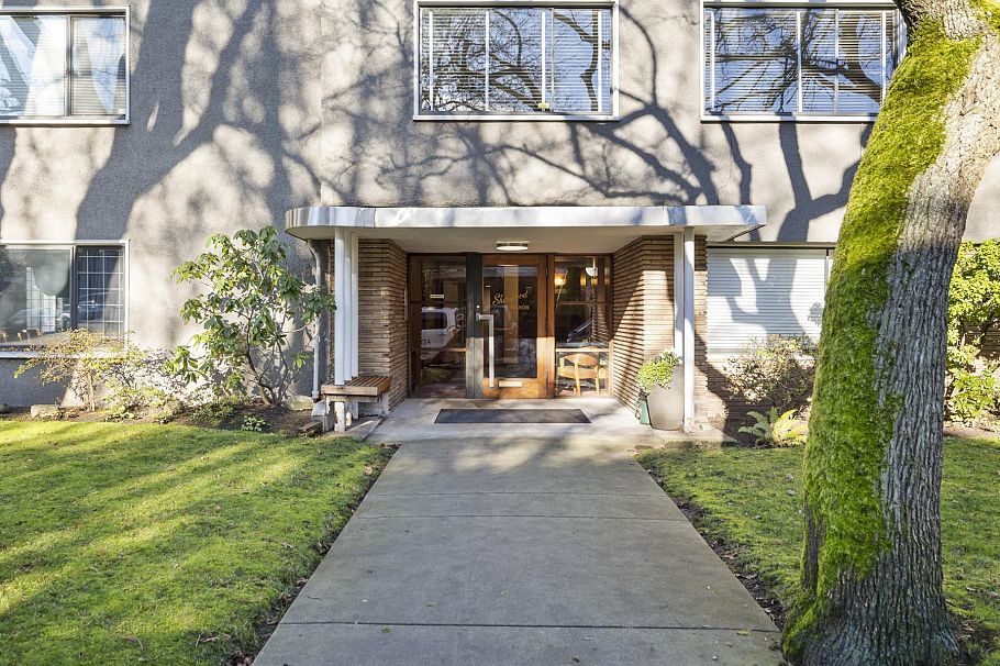 205 1695 W 10th Avenue Vancouver, BC - 2