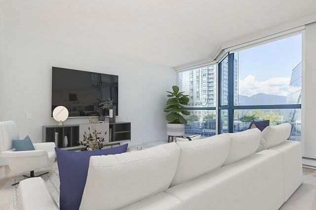 303 1415 W Georgia Street Vancouver, BC - 12