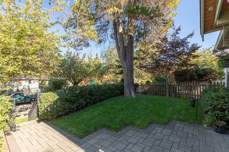 1082 E 10th Avenue Vancouver, BC - 34