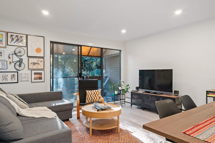 318 1345 W 15th Avenue Vancouver, BC - 1