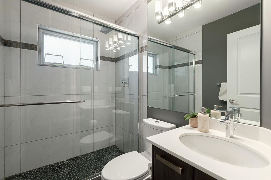 1082 E 10th Avenue Vancouver, BC - 22