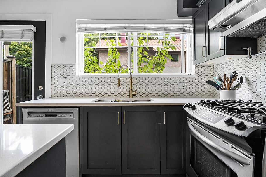 5 1638 E Georgia Street Vancouver, BC - 11