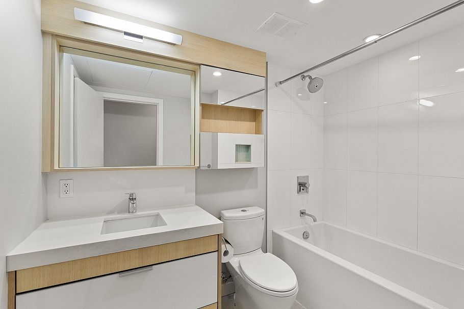 207 111 E 3rd Street North Vancouver, BC - 20