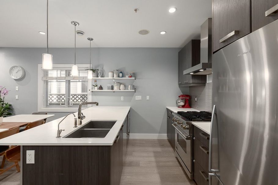 1082 E 10th Avenue Vancouver, BC - 11