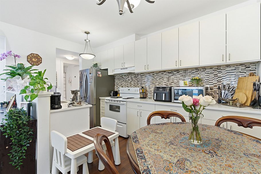 109 1033 St. Georges Avenue North Vancouver, BC - 8