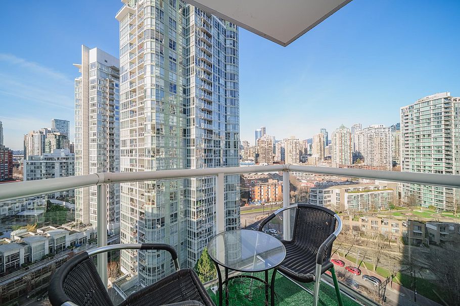 1906 1077 Marinaside Crescent Vancouver, BC - 11