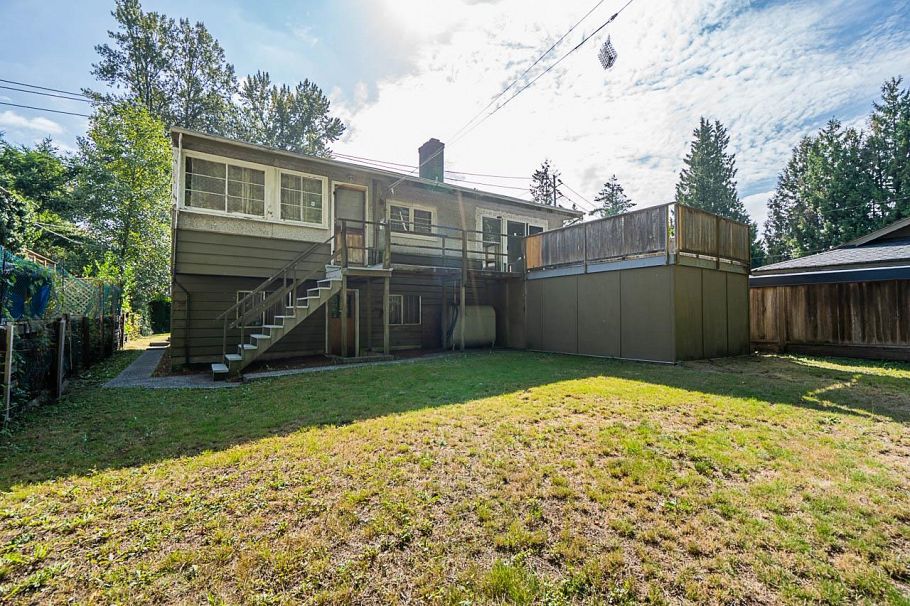 2212 Old Dollarton Road North Vancouver, BC - 31