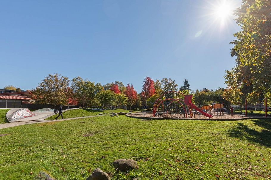 1082 E 10th Avenue Vancouver, BC - 38