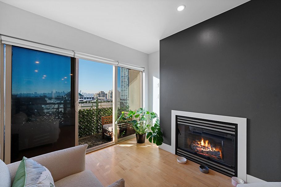 414 332 Lonsdale Avenue North Vancouver, BC - 10