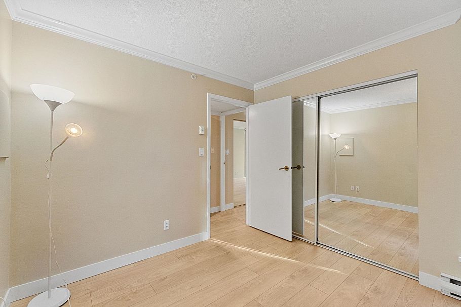 402 1818 Robson Street Vancouver, BC - 18