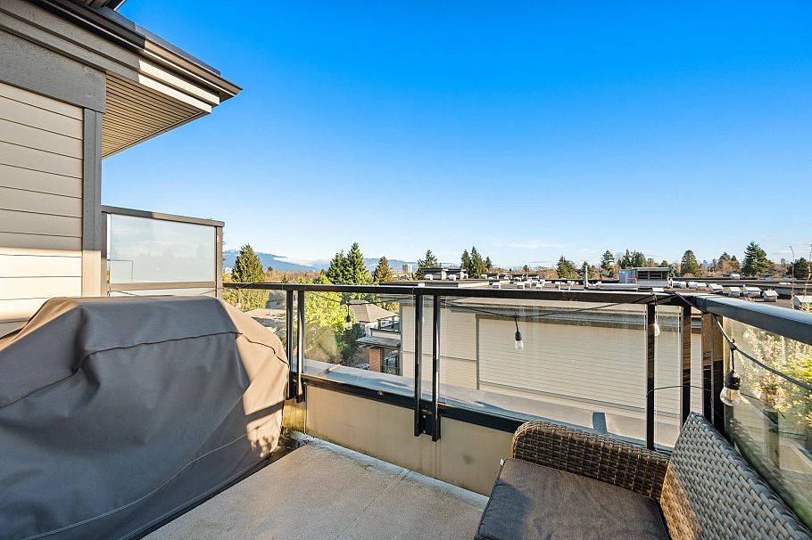 409 4550 Fraser Street Vancouver, BC - 4