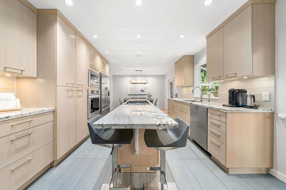 4966 Ranger Avenue North Vancouver, BC - 4