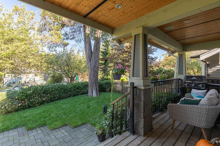 1082 E 10th Avenue Vancouver, BC - 32