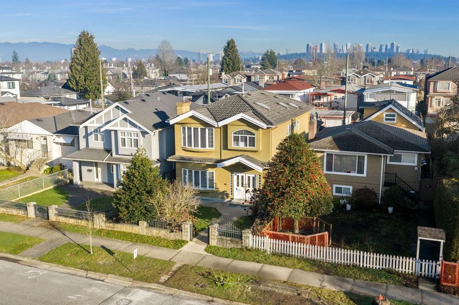 6586 Nanaimo Street Vancouver, BC - 30