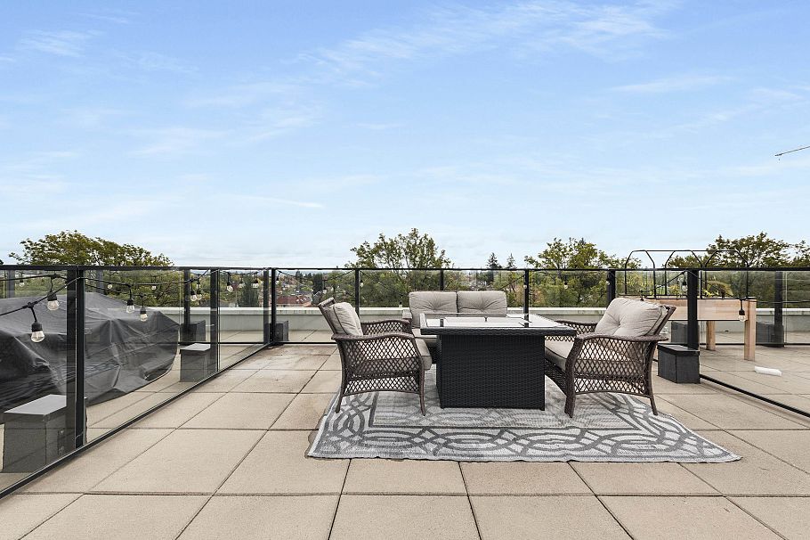 138 W Woodstock Avenue Vancouver, BC - 31