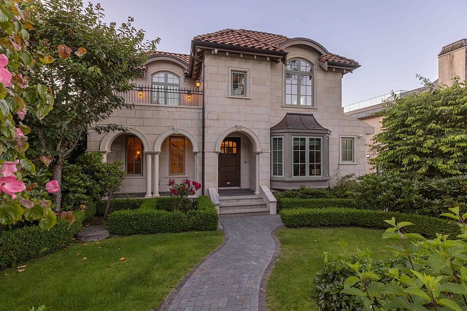 4651 Simpson Avenue Vancouver, BC - 1