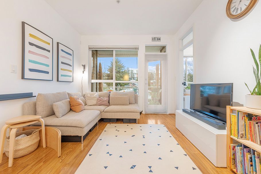 315 3551 Foster Avenue Vancouver, BC - 3