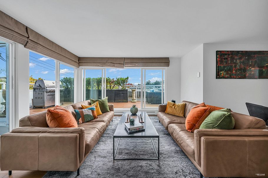 2243 Oak Street Vancouver, BC - 1