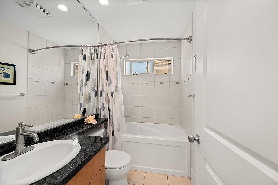 720 W 68th Avenue Vancouver, BC - 18