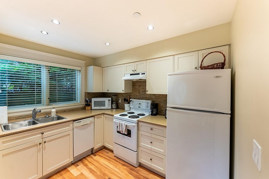 3939 W 14th Avenue Vancouver, BC - 25