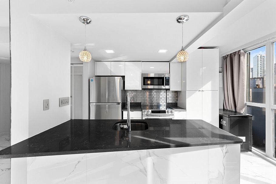 702 1188 Howe Street Vancouver, BC - 8