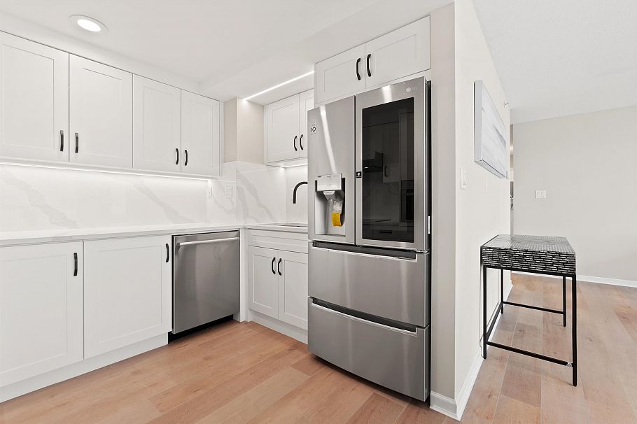 906 1288 Marinaside Crescent Vancouver, BC - 12