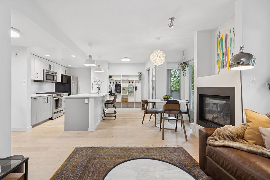 TH4 1288 Chesterfield Avenue North Vancouver, BC - 1