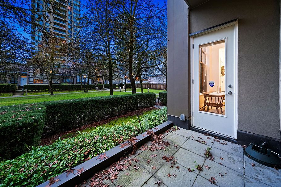 TH23 2345 Madison Avenue Burnaby, BC - 24