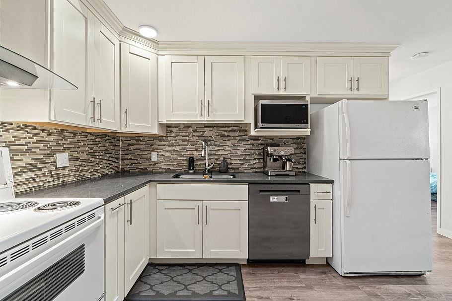 3529 Napier Street Vancouver, BC - 14