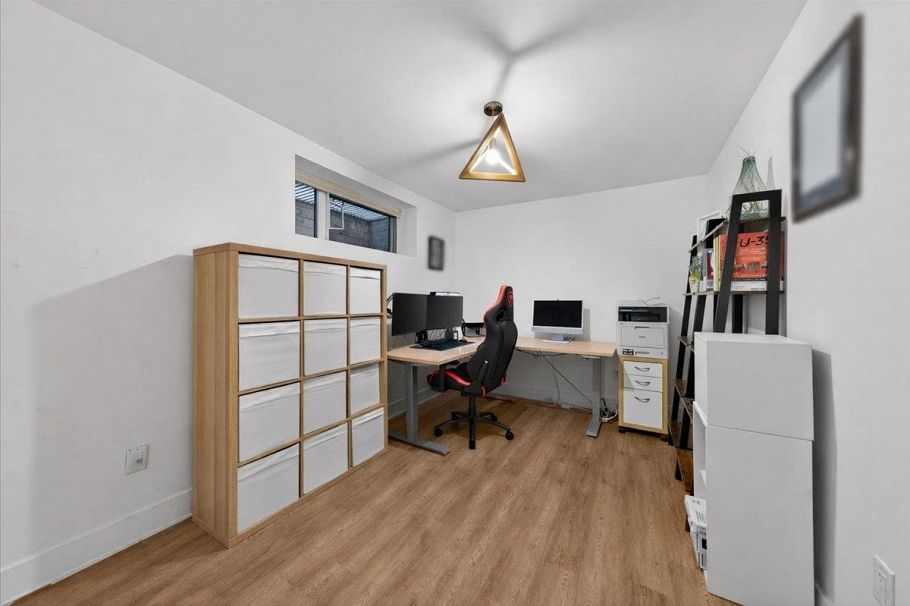 2 252 E 19th Street North Vancouver, BC - 21